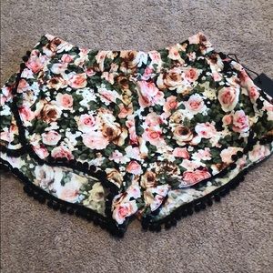 Forever 21 Pom Pom small s new floral shorts